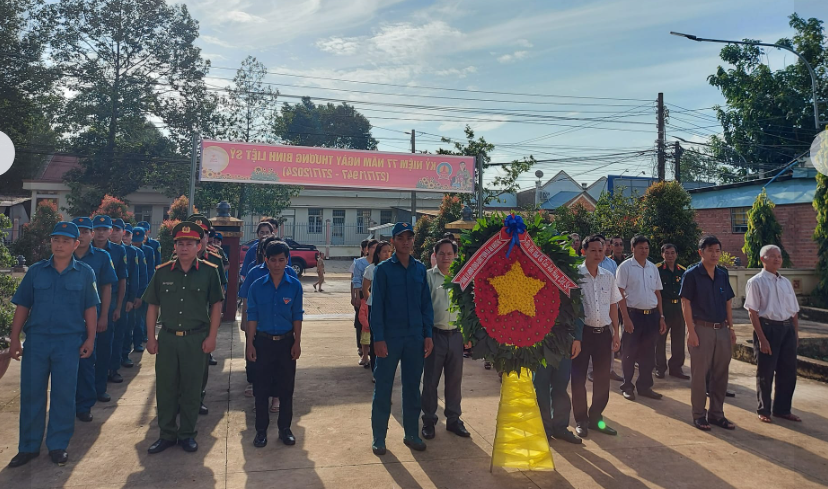 VIẾNG NHÀ BIA GHI DANH LIỆT SỸ